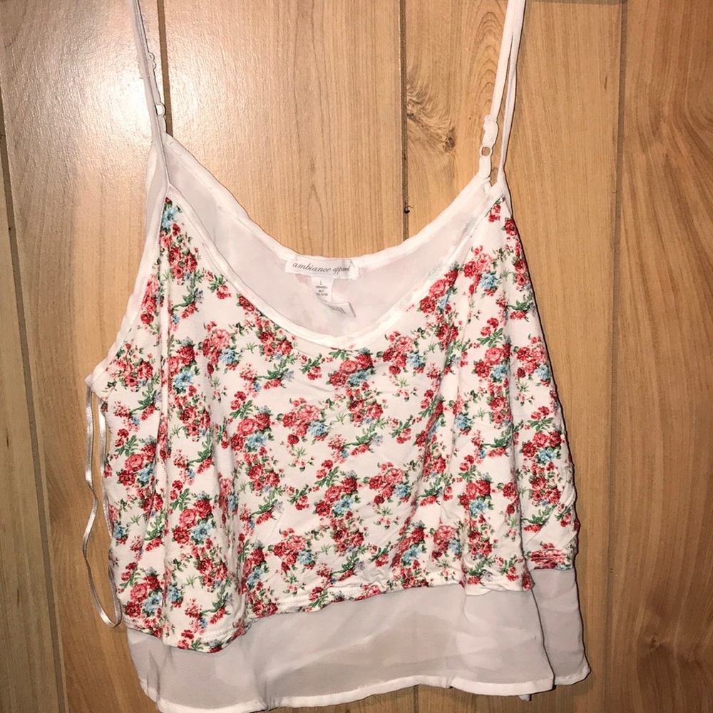 Cropped floral tank top with a slit in the back